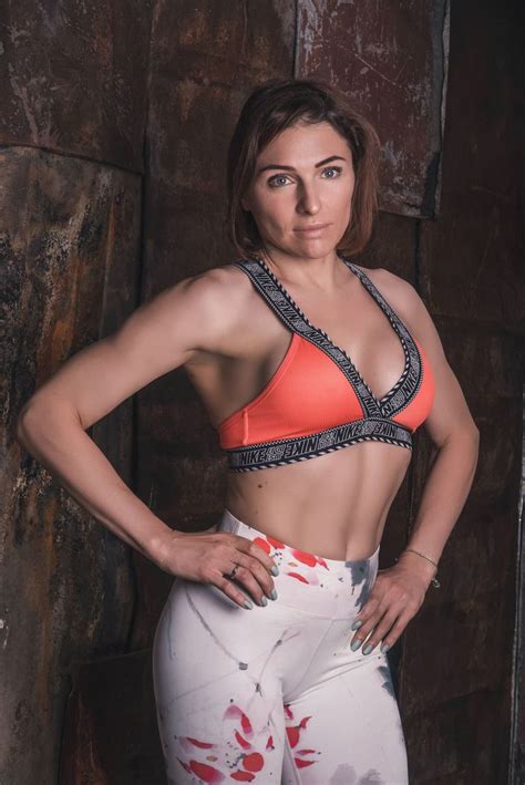 Домашние тренировки | Women's top, Fashion, Sports bra