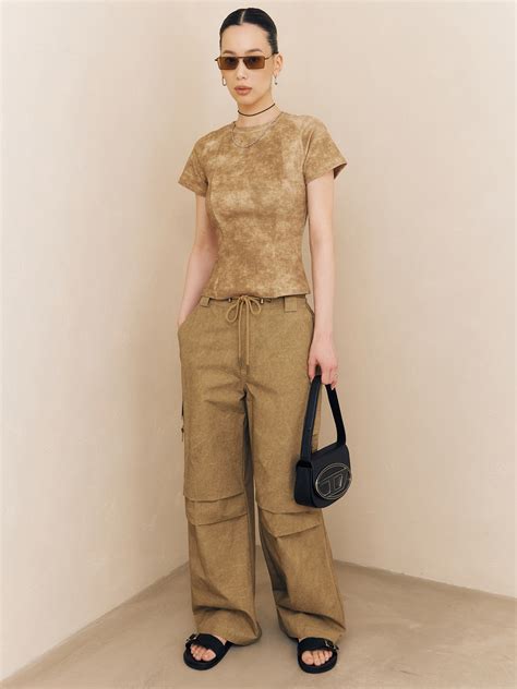 Футболка с рельефными вытачками :: LICHI - Online fashion store