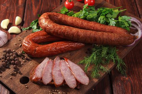 Как правильно выбирать колбасу в магазине? Не каждый знает!