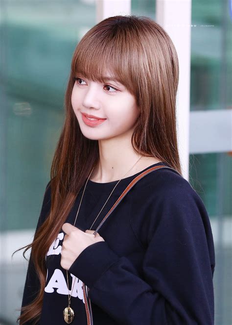 lisa pics on Twitter | Celebrities, Lisa blackpink wallpaper, Girl