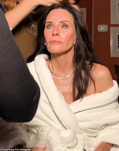 Courteney Cox shares whirlwind behind-the-scenes clip of herself getting ready with a glamorous ...