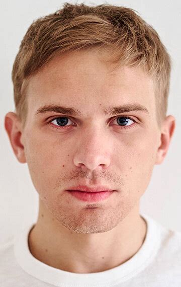 На районе (2018)