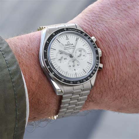 hands  impressions   white dial omega speedmaster moonwatch