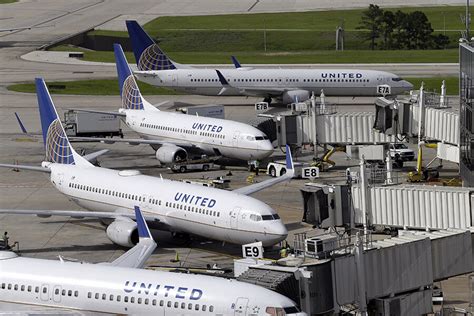 Delays snarl travel after United problems: What to do if your flight is ...