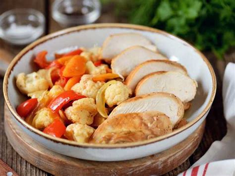 Куриная грудка с овощами в рукаве в духовке — рецепт с фото пошагово ...
