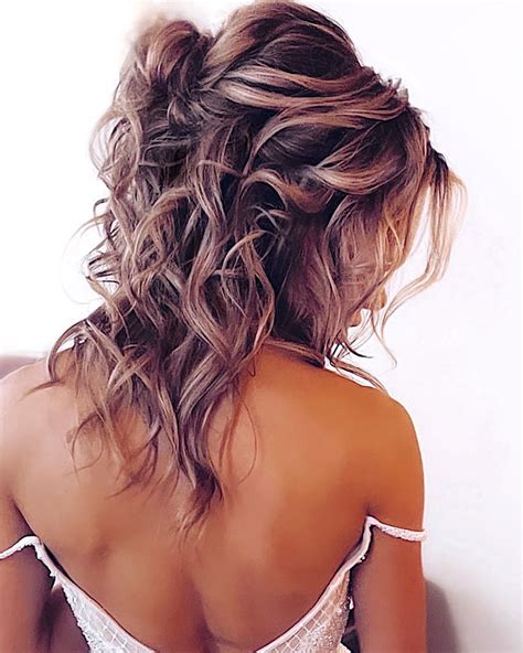 Beach Wedding Hairstyles: Relaxed Looks [2024 Guide & FAQs]