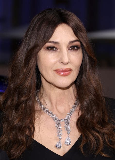 Monica Bellucci a Venezia, incanta sul red carpet portando l'eleganza