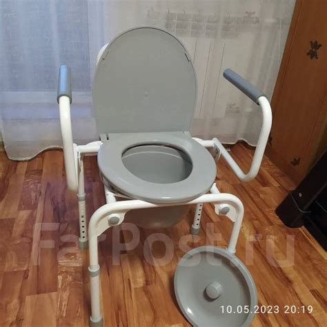 Продам кресло-туалет с убирающимися подлокотниками, б/у, в наличии ...