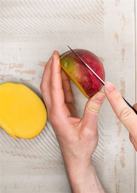 mango season   pick cut  store mango