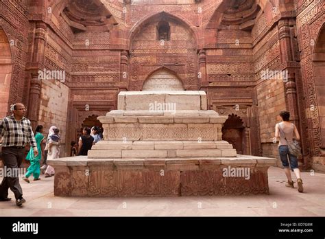 Interior Of Qutub Minar Qutub Minar, India´s UNESCO World Heritage