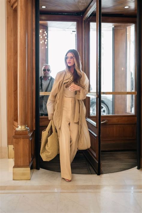 Пин на доске Looks в 2024 г | Роузи хантингтон-уайтли, Наряды