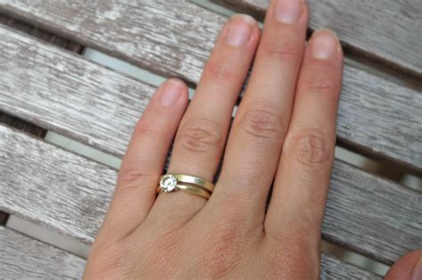 Do You Wear Engagement Ring With Wedding Band - Wedding Poin