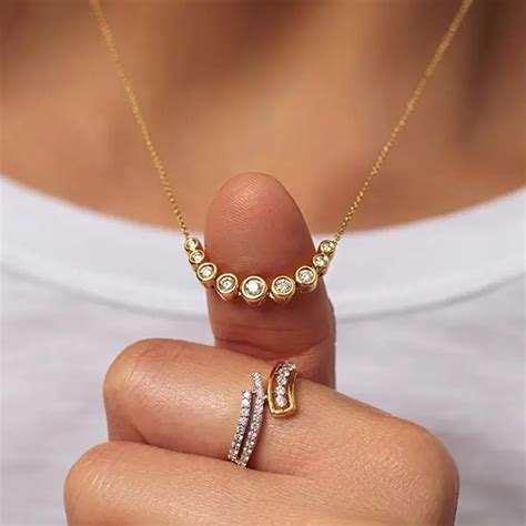 learn  diamond jewelry rings necklaces pendants earrings