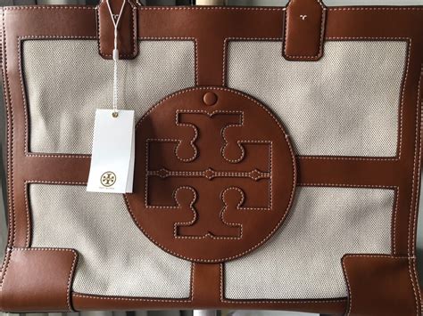 Tory Burch Bag, Luxury, Bags & Wallets on Carousell