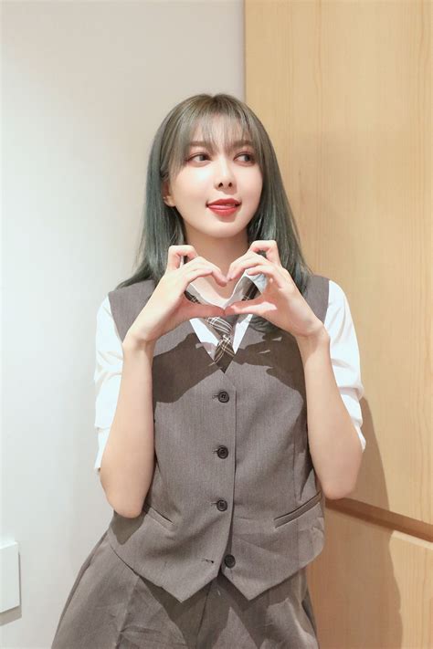 (Dami) 다미 Selfie - Dreamcatcher '2023 World Tour - US Tour' Behind