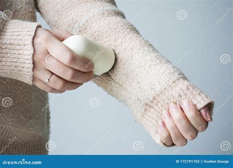 Pilled Sweater. Woman Wearing an Old Sweater with Lint Pilling Stock ...