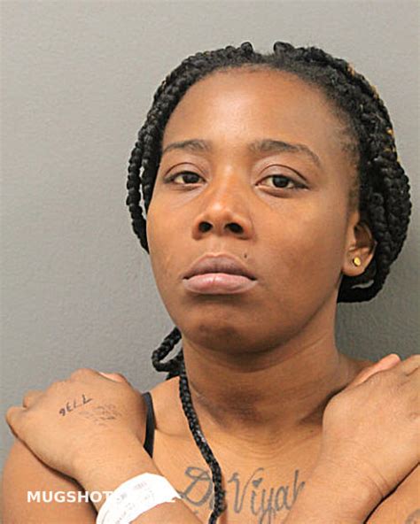 MIKEQUERA W RANDOLPH 10/22/2022 - Chicago Mugshots Zone