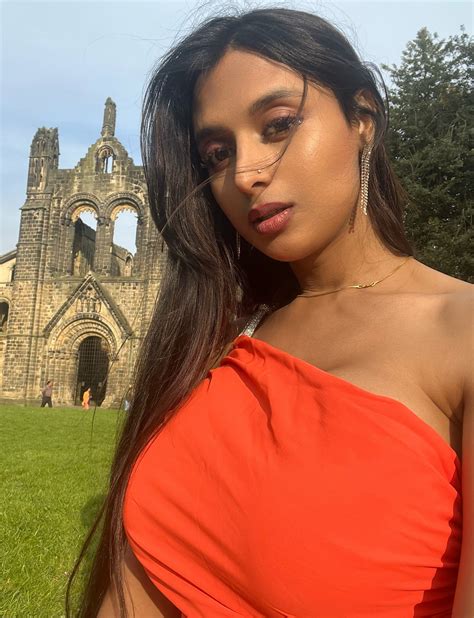 Sannati (@yoursannati) • Instagram photos and videos