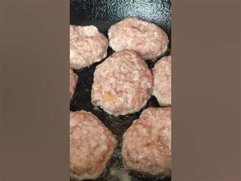 Куриные котлеты фарш 500г, яйцо 1 шт.Лук 1 шт.Соль, перец - по вкусу ...