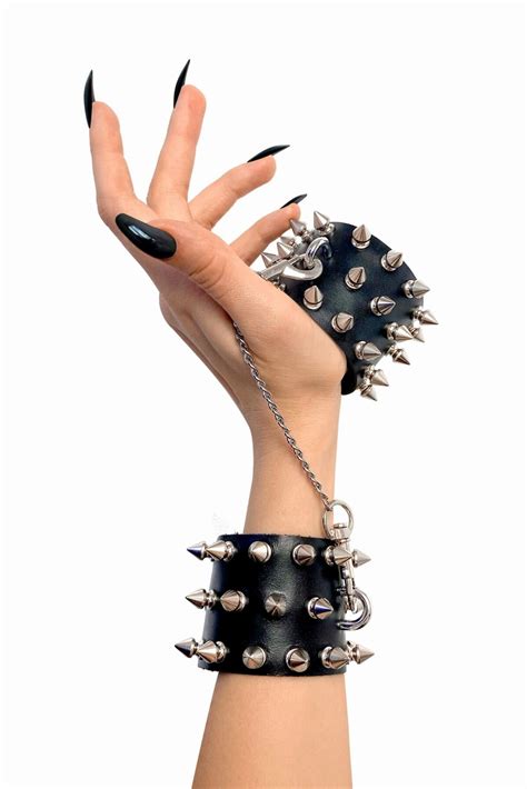 Наручники кожаные с шипами Art of Sex - Rose Spiked Leather Handcuffs ...