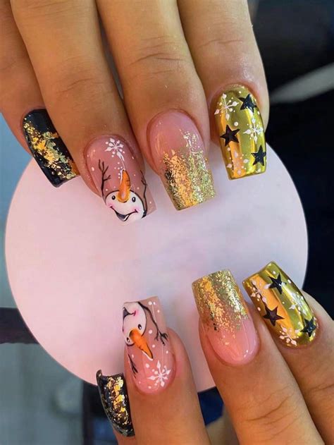Upgrade Your Look With Short Square Shape Christmas Printed Gold Design ...