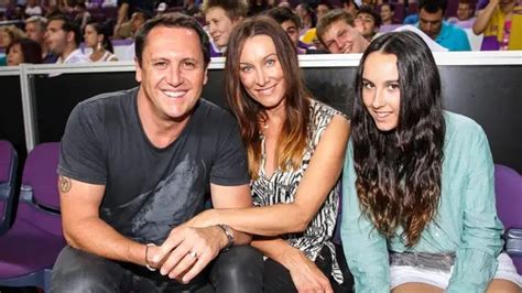 Is Larry Emdur Married? Wife, Age, Height, Salary, Children