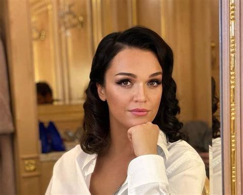 Певица Слава показала жуткий результат операции по подтяжке груди у ...