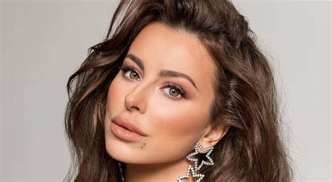 Набрала лишние килограммы: 43-летняя Ани Лорак показала, как выглядит ...