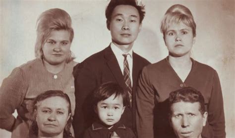 Виктор Цой – биография, фото, личная жизнь, сын, смерть, рост, фильмы о ...
