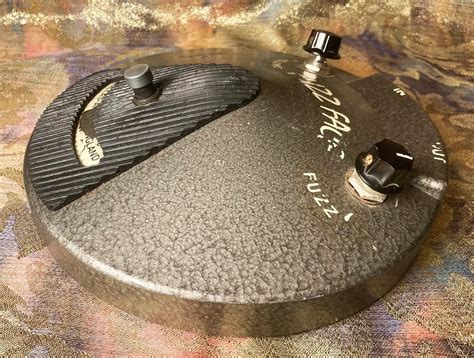 1968 Dallas Arbiter Fuzz Face > Effects | Imperial Guitar & Soundworks