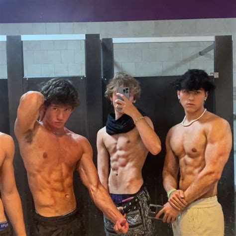 trav callery     choose thegroupchat explorepage viral