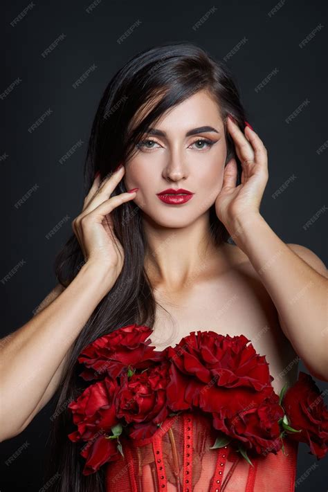 Premium Photo | Beautiful brunette woman with a bouquet of red rose