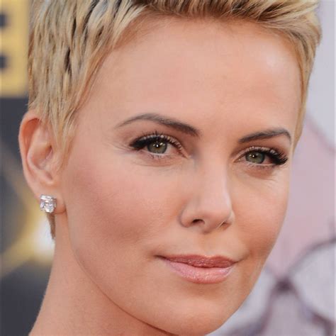 23 Best Pixie Cut Styles for Round Face Shapes 44