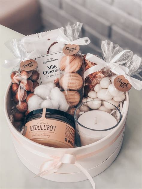 Подарочный набор в коробке | Christmas gift baskets, Gift wrapping ...