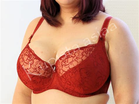 Kupista asiaa: Rubiininpunainen Toni in Ruby Red by Nessa