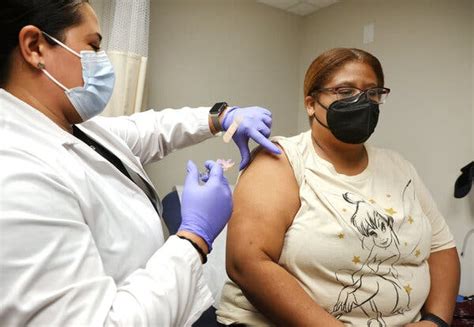 how long to wait between flu and covid shots