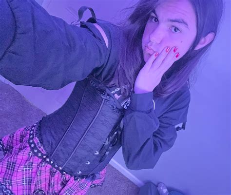 This picture looks really silly I like it : r/femboy