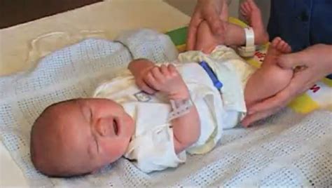 How to Change a Nappy - Whatsupmum