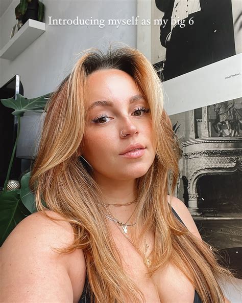 Amanda Josie | Winter in #miami is so hard ☀️🌊 | Instagram