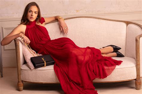 Découvrez les 5 meilleurs sites de location de vêtements - Pearls Magazine