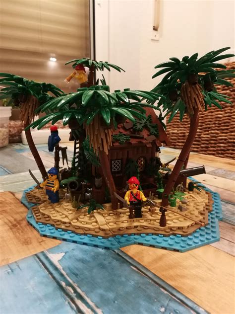 Bluebrixx Pirates - Pirate Hideout : r/buildingblocks