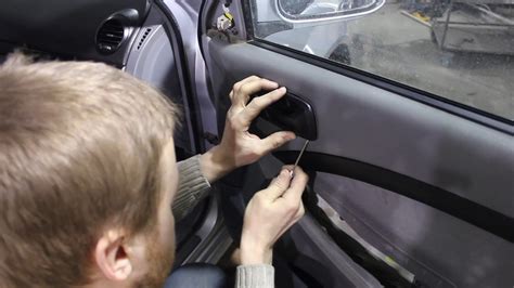 Сhevrolet lacetti - как разобрать дверь. Снимаем ручки дверей и обшивку ...