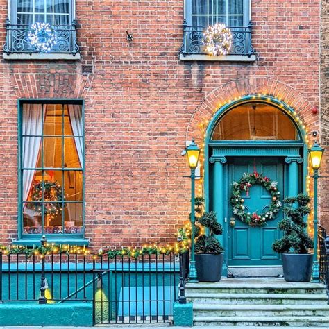 21 Festive Christmas Door Decor Ideas - Doors, Glorious Doors
