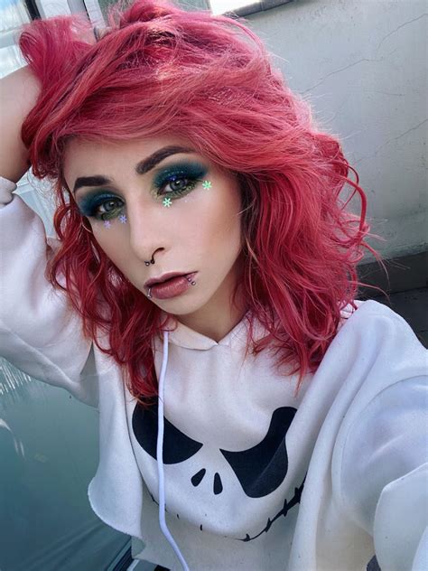 Let me be u wet girl https://chaturbate.com/kylle_2050/ : r/Chaturbates