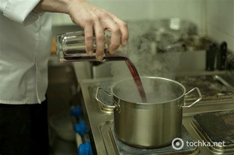 Как шеф: груша в вине от итальянского повара - tochka.net
