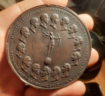 Настольная большая медаль