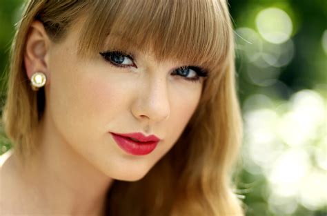E360Naija: New Video: Taylor Swift - I knew You Were Trouble