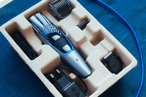 Philips Beardtrimmer series 7000 Триммер для бороды с вакуумной системой.