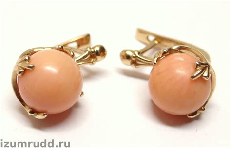 Золотые серьги 585 пробы с кораллами