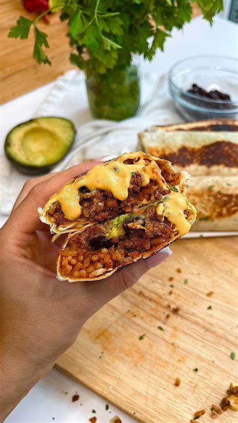 BACON & EGG BREAKFAST SMASH TACOS ↓ SAVE & FOLLOW @fitfoodiestasia for